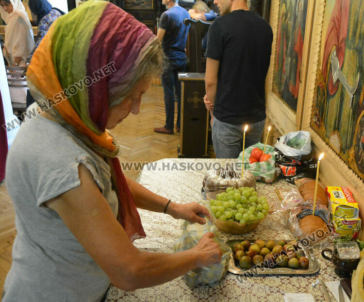 Литургия и освещаване на първото грозде на Преображение Господне в Хасково