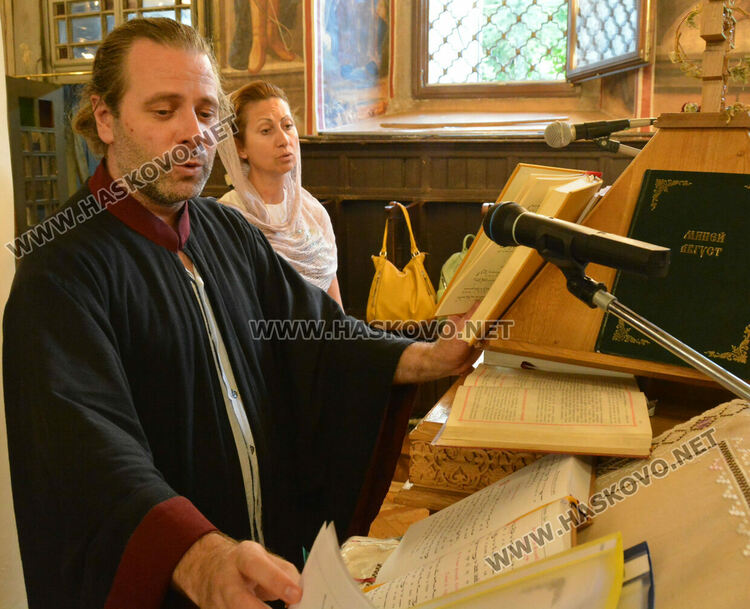 Литургия и освещаване на първото грозде на Преображение Господне в Хасково