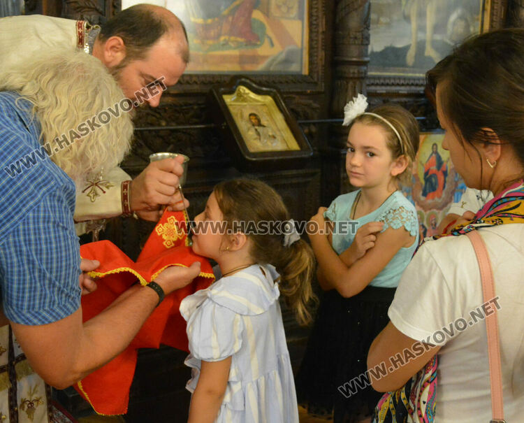 Литургия и освещаване на първото грозде на Преображение Господне в Хасково