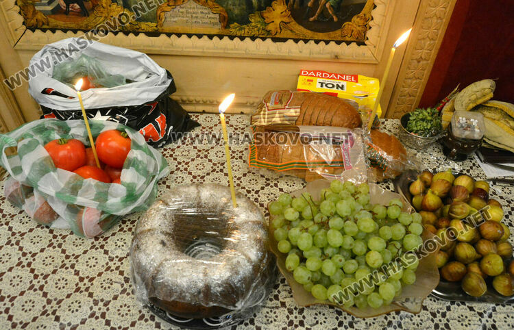 Литургия и освещаване на първото грозде на Преображение Господне в Хасково