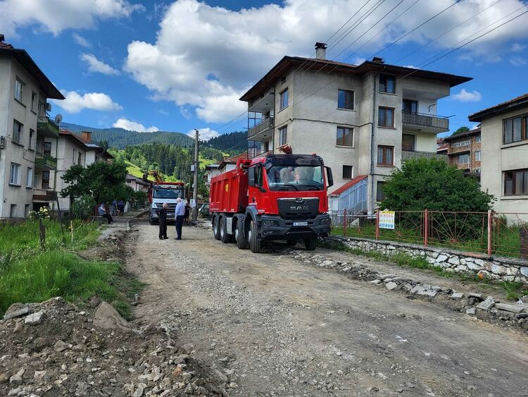 Ремонтните дейности на улична мрежа в община Чепеларе продължават цяло лято