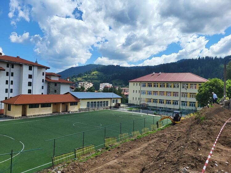 Ремонтните дейности на улична мрежа в община Чепеларе продължават цяло лято