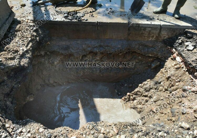 ВиК авария до стадион „Младост“ оставя района без вода