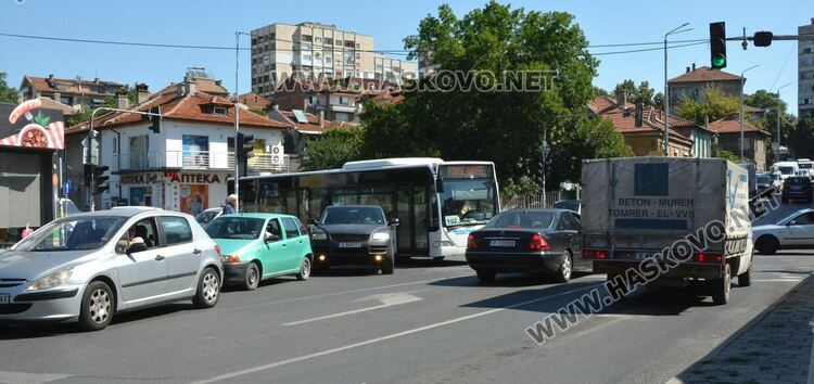 Зверско задръстване изнерви шофьорите на пикови булеварди