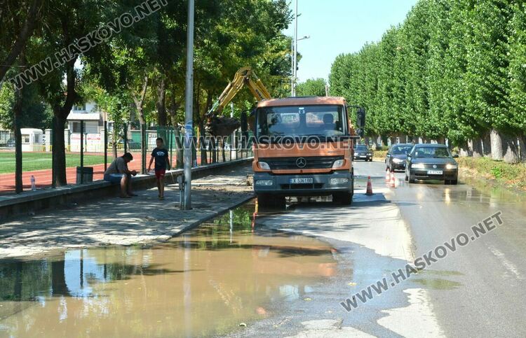 ВиК авария до стадион „Младост“ оставя района без вода