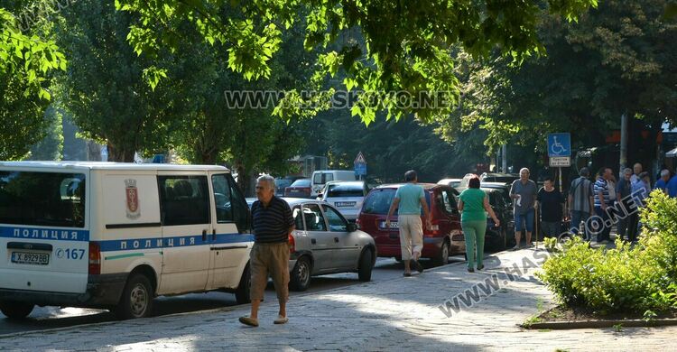 Опашки пред пощенските станции за пенсиите