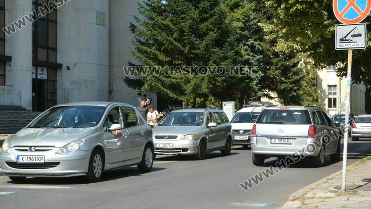 Зверско задръстване изнерви шофьорите на пикови булеварди