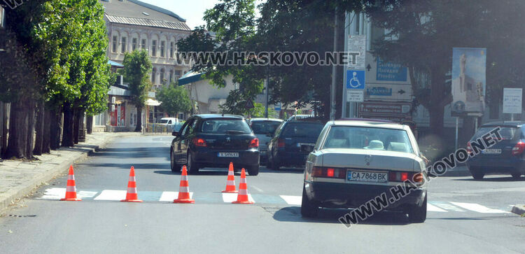 Зверско задръстване изнерви шофьорите на пикови булеварди