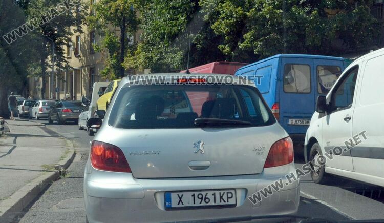 Зверско задръстване изнерви шофьорите на пикови булеварди