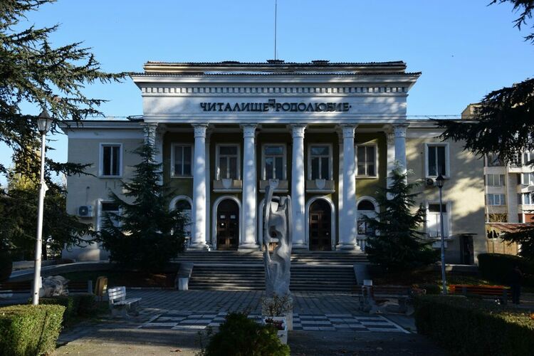 Старт на ремонта на НЧ "Родолюбие" в Асеновград 