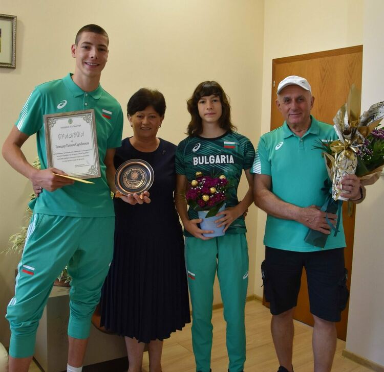 Божидар Саръбоюков с почетен плакет от община Харманли