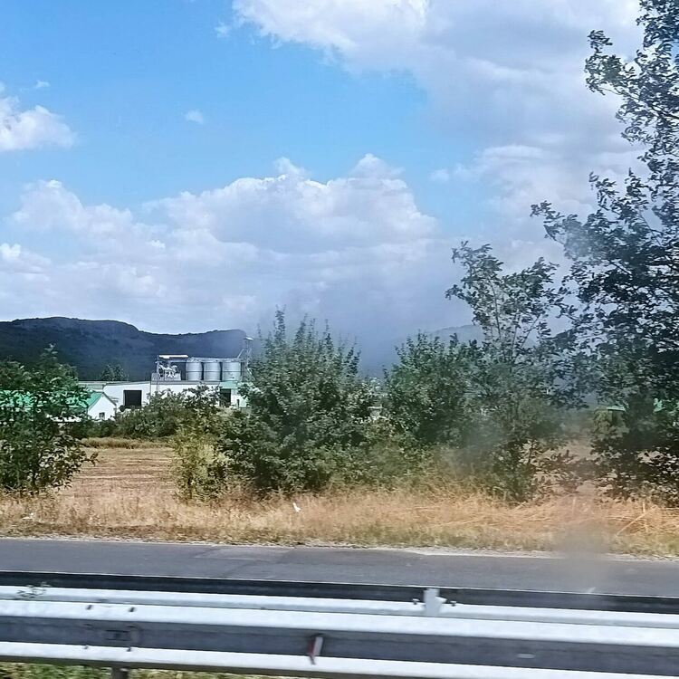 Забраниха изхвърлянето на боклук на горящото сметище при Вишеград, Кърджали е заприличал на бунище