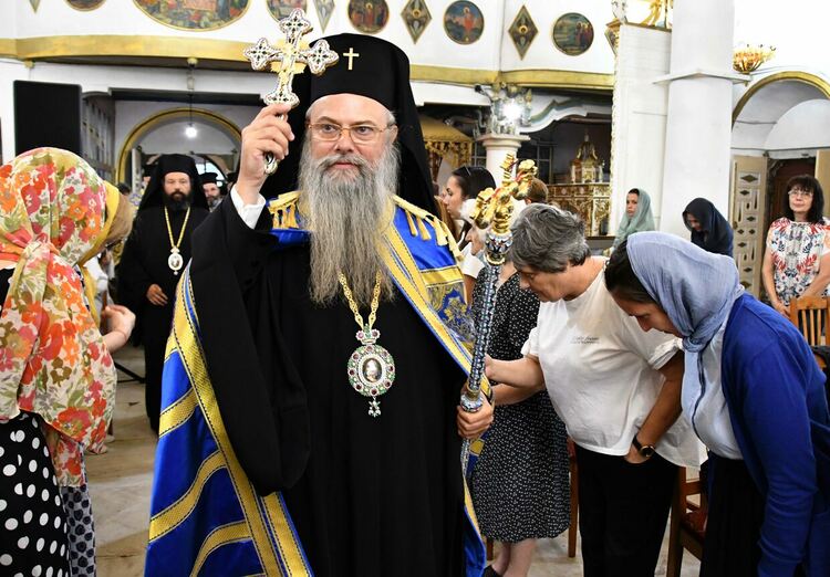 Пловдивският митрополит донесе  иконата на Света Богородица "Златна ябълка" за миряните в Хасково