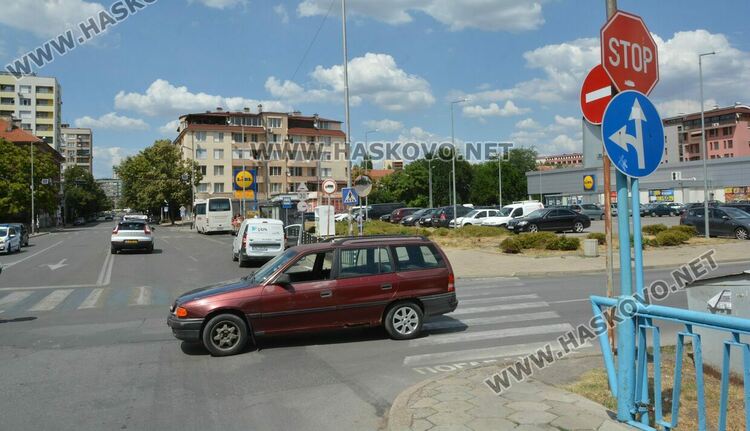 Пловдивска кола не спря на Стоп и удари кърджалийски автомобил до „Лебеда“