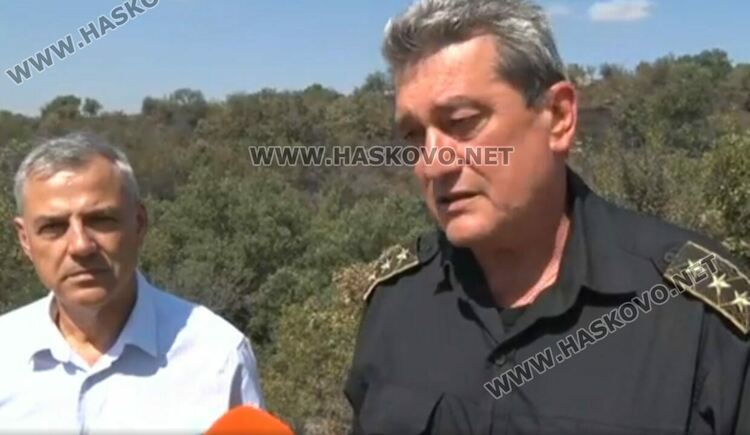 Пожарникар №1 Николай Николов призова да се спре работата на полето за ден-два заради опасното време