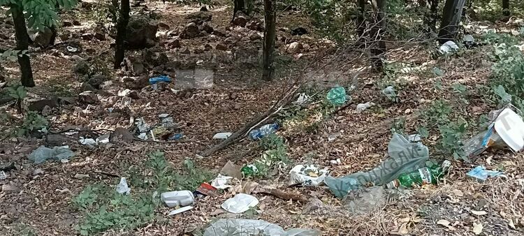 Туристи трупат боклуци на Дамбалъ, поругават свято място за мнозина