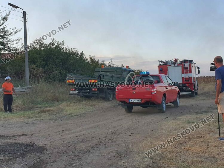 Два пожара още не са потушени в Хасковска област
