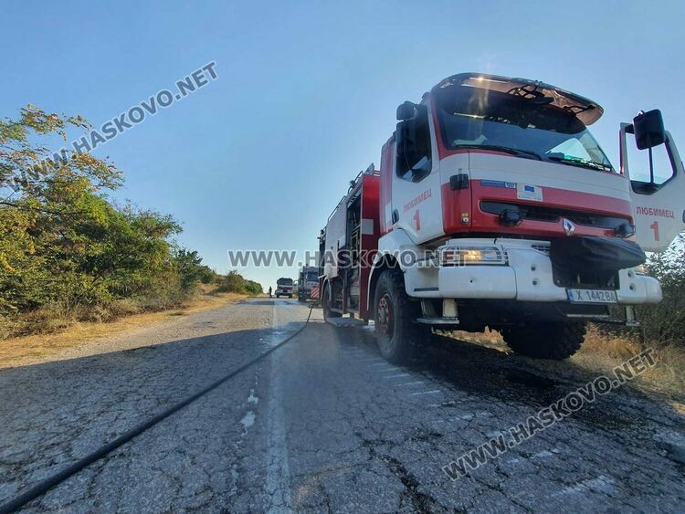 Два пожара още не са потушени в Хасковска област