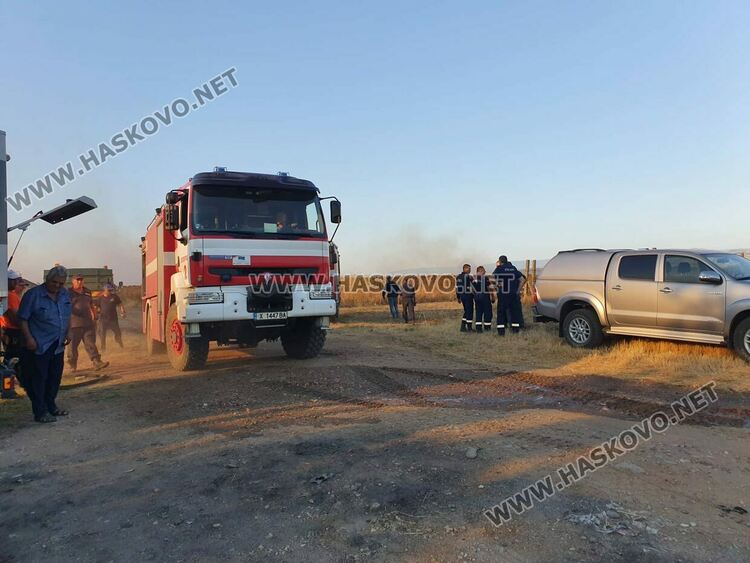 Два пожара още не са потушени в Хасковска област