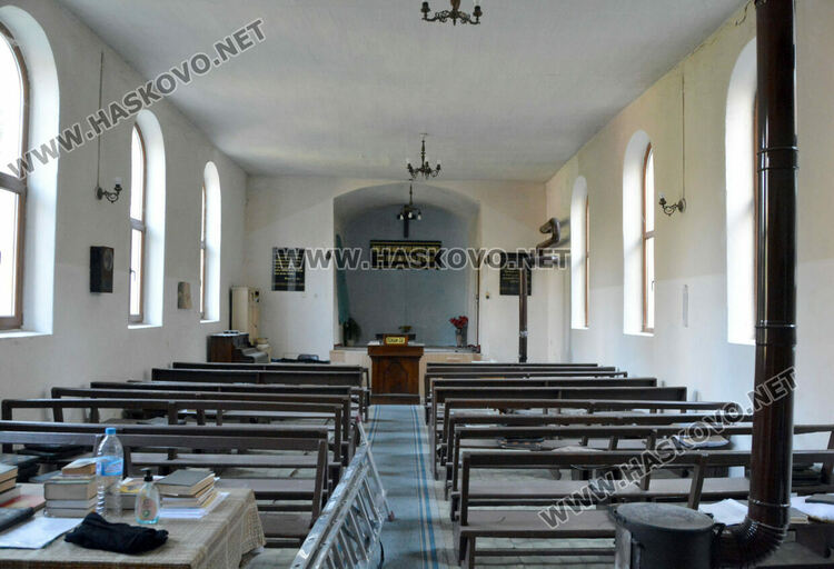 Разрушиха опасна камбанария на ул.“Добруджа“