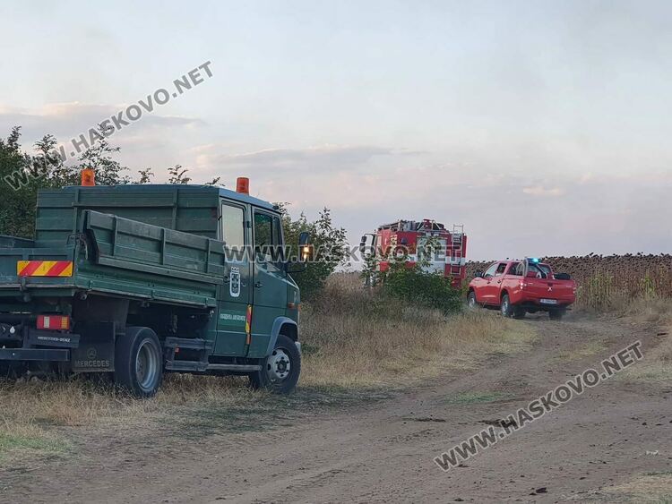 Два пожара още не са потушени в Хасковска област