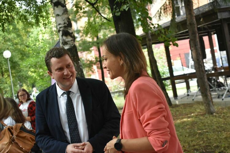 Весела Лечева откри Международния ден на младежта в Перник