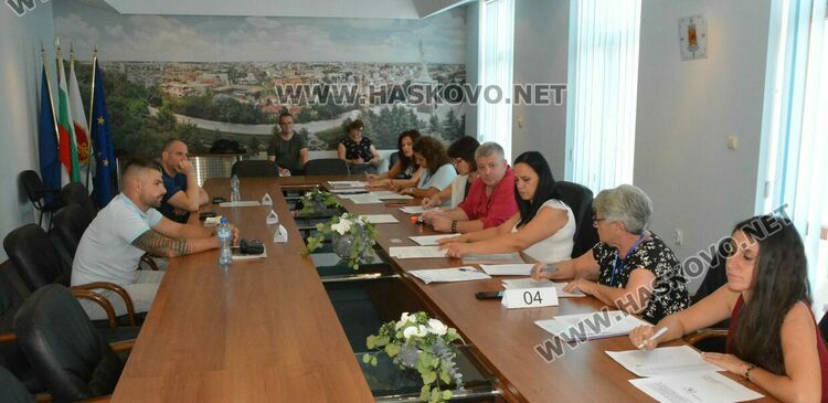 Нов съдържател на игрищата на „Авеню“