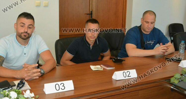 Нов съдържател на игрищата на „Авеню“