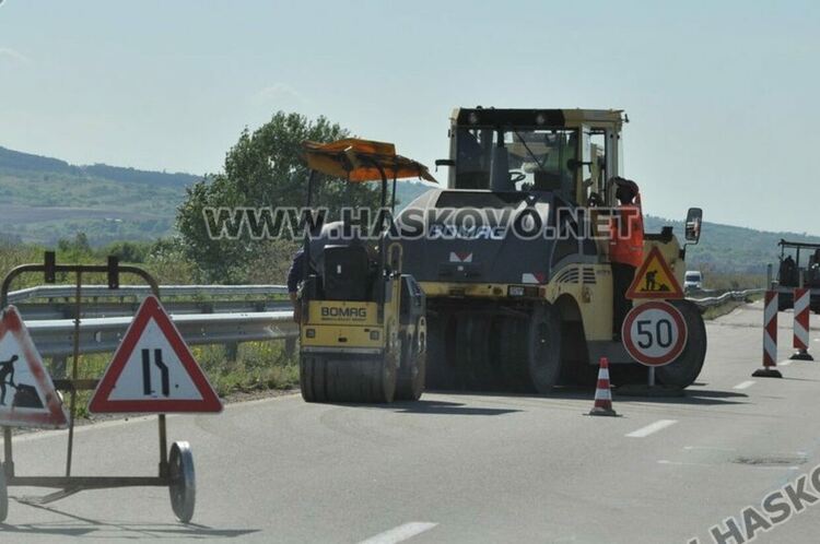 Отворени са офертите за проектиране на основния ремонт на над 40 км третокласни пътища в област Хасково