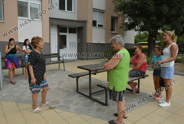 Смрад от апартамент вдигна на крак пожарна и полиция