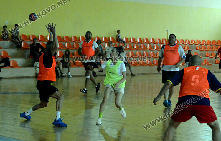 Атанас Атанасов на хандбален благотворителен турнир в Хасково