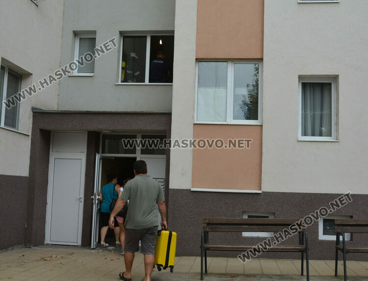 Смрад от апартамент вдигна на крак пожарна и полиция