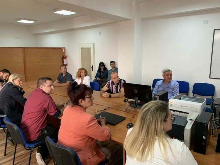 РИК-Смолян вече имат печат, връчи им го областният управител Сабрутев