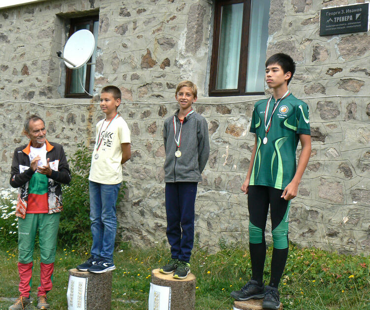 4 медала за хасковските ориентировачи от състезания в Родопите