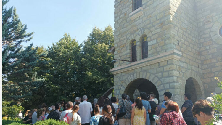 Стотици се стекоха в Гледка за да почетат Пресвета Богородица