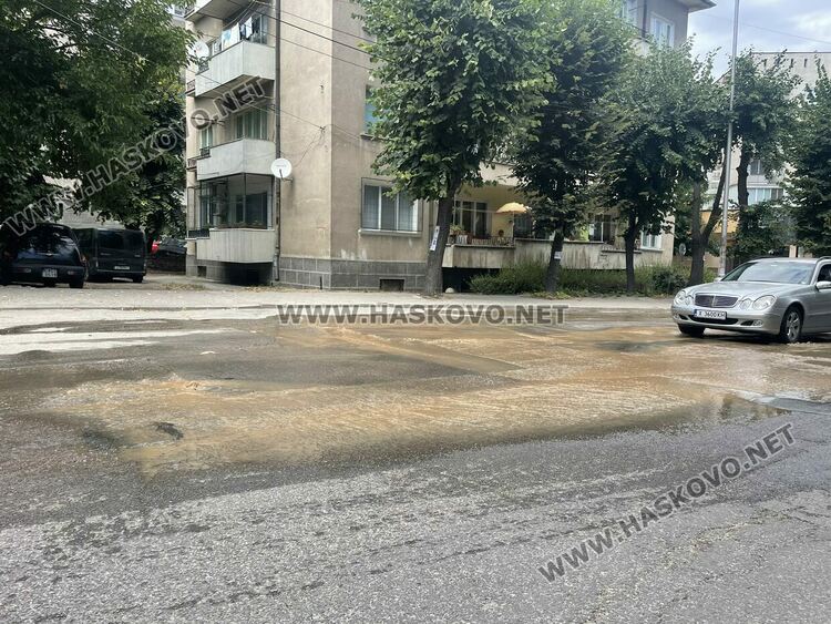 Поредна ВиК авария до училище „Васил Левски“