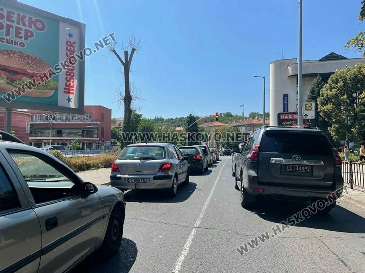 Отново задръствания в центъра на Хасково в началото на седмицата