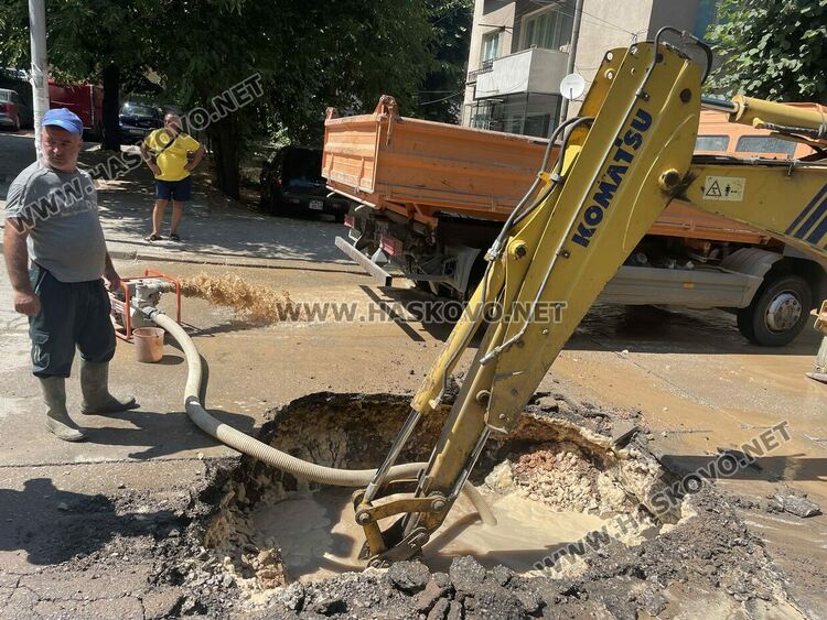 Поредна ВиК авария до училище „Васил Левски“