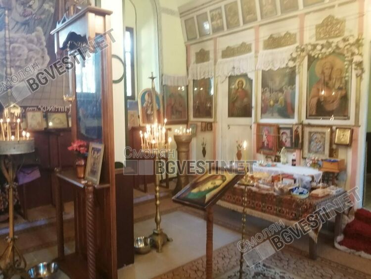 Десетки хора се поклониха пред Божията майка в църквата в Писаница