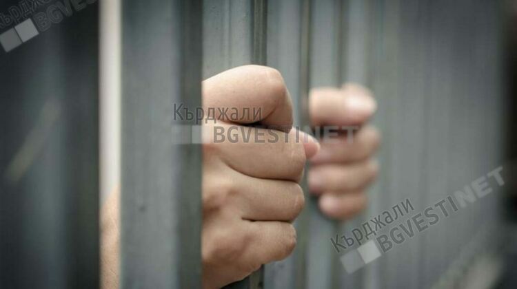  Юноша бледен нокаутира батко в кафене в Кърджали