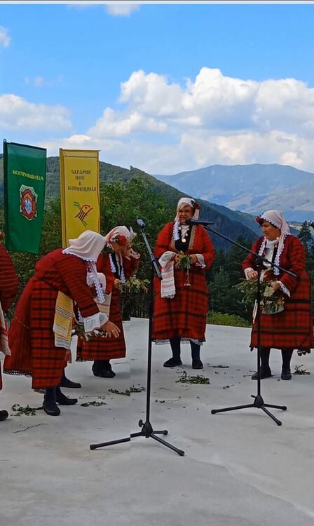 11 златни медала за изпълнителите от Хасковско на събора в Копривщица