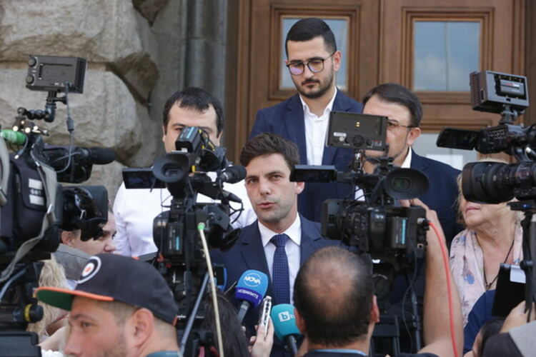 "Продължаваме промяната" пак се регистрира за вота с ВОЛТ и СЕК