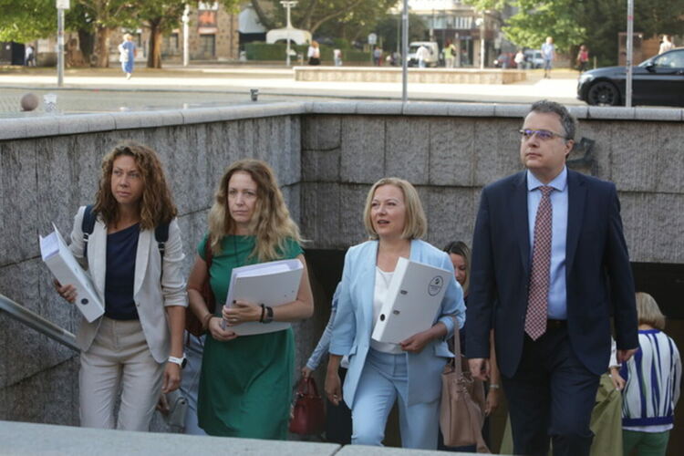 "Демократична България" се регистрира в ЦИК за изборите