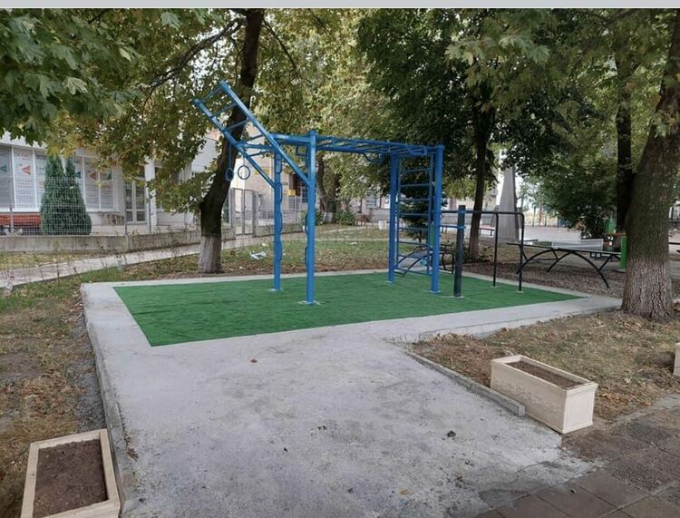 Село Боянци вече разполага с фитнес на открито (снимки)