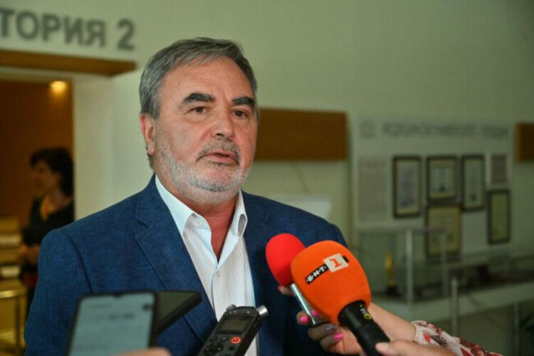 Намалят ковид карантината