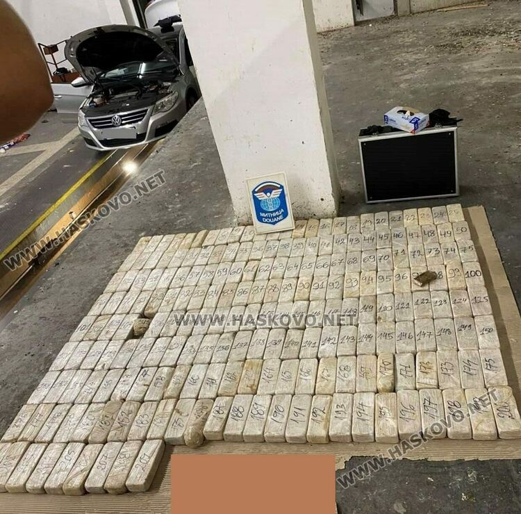 Удар по трафика на хероин на българската граница: Разкрита е дрога за 9 млн. лв. във френска кола