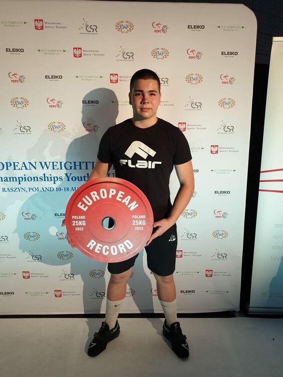 Диян Янчев записа силно участие на Европейското по вдигане на тежести