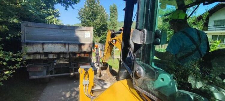 Продължава подмяната на вътрешната водопроводна мрежа на село Драгичево