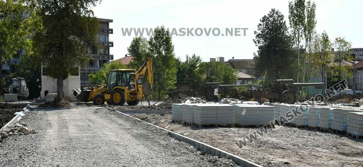 Алеите, осветлението и спортните площадки в парка над ДНА вече са оформени