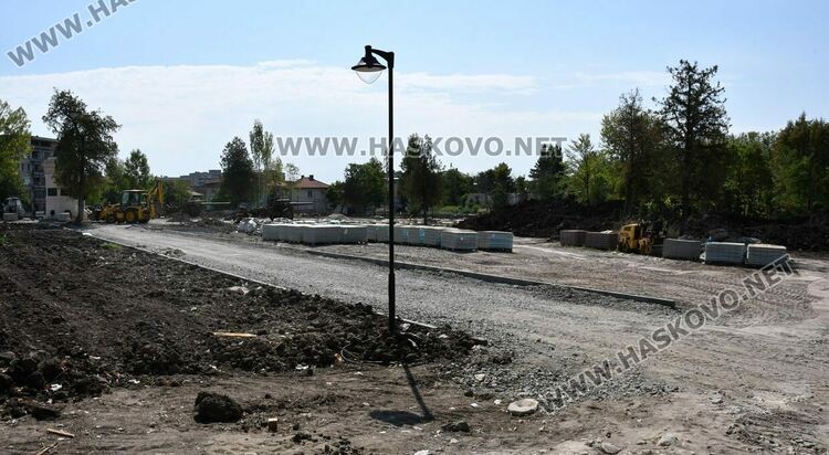 Алеите, осветлението и спортните площадки в парка над ДНА вече са оформени